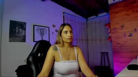 Snapshot of sara_thompson01 chatting on February 2026 06:22:01 AM SARA online show from February 2026 06:22:01 AM