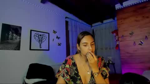 Snapshot of sara_thompson01 chatting on February 2026 05:44:01 AM SARA online show from February 2026 05:44:01 AM