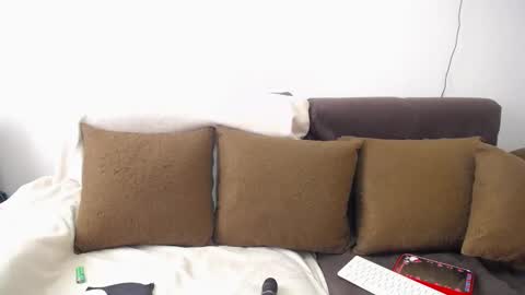  1 online show from February 2025 12:54:01 PM