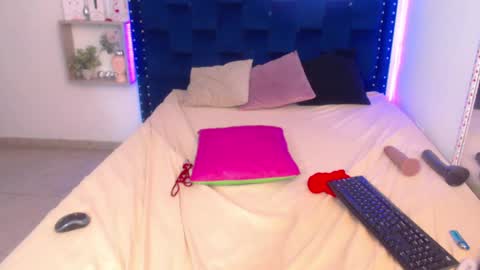 SARAHGIL online show from February 2025 03:39:01 PM