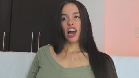 Sara online show from November 2025 08:31:01 PM