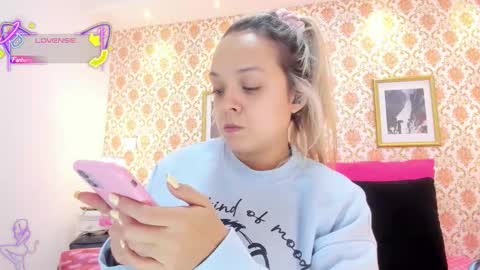 SaraAvila  online show from November 2025 05:00:02 AM