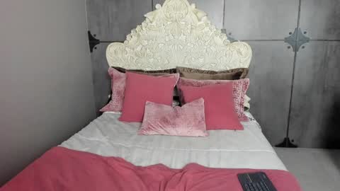 Snapshot of sarabennet_ chatting on December 2024 12:23:02 PM Sara online show from December 2024 12:23:02 PM