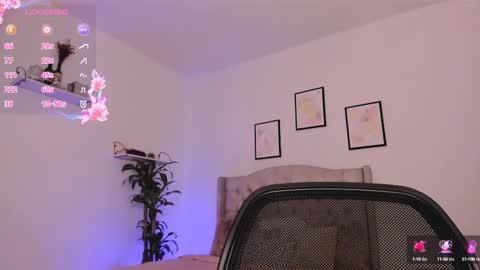 Snapshot of sarabennet_ chatting on February 2025 01:36:01 PM Sara online show from February 2025 01:36:01 PM