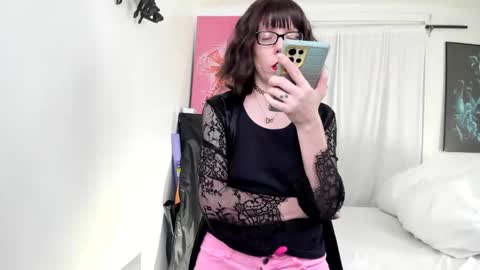 Snapshot of saradesirexo chatting on January 2025 03:01:02 AM Sara Desire online show from January 2025 03:01:02 AM