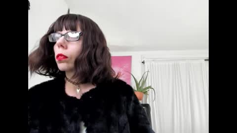 Snapshot of saradesirexo chatting on February 2025 01:52:01 AM Sara Desire online show from February 2025 01:52:01 AM