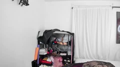 Snapshot of saradesirexo chatting on March 2025 09:03:02 AM Sara Desire online show from March 2025 09:03:02 AM