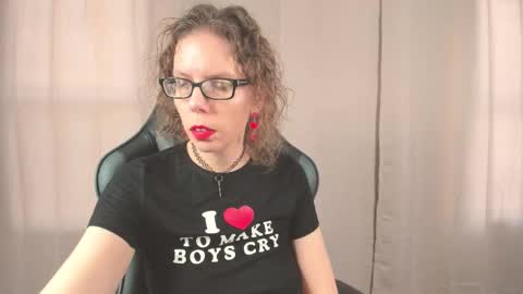 Snapshot of saradesirexo chatting on October 2025 12:45:02 PM Sara Desire online show from October 2025 12:45:02 PM