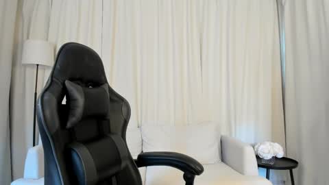 Snapshot of saradesirexo chatting on March 2026 11:44:02 AM Sara Desire online show from March 2026 11:44:02 AM