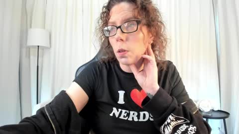 Snapshot of saradesirexo chatting on April 2026 12:14:02 PM Sara Desire online show from April 2026 12:14:02 PM