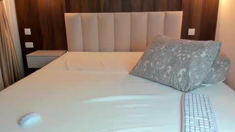 saradiamond01 online show from December 2025 09:04:01 AM