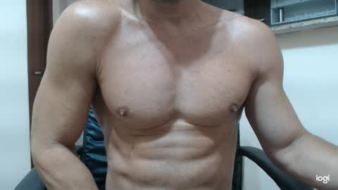 saradorj92 online show from January 2025 11:16:01 PM