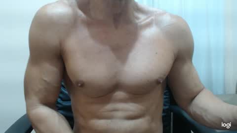 saradorj92 online show from February 2025 09:34:02 PM