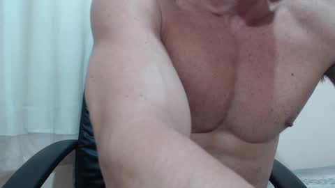 saradorj92 online show from October 2025 12:11:01 PM