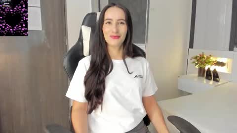  Sara Gomez  online show from December 2025 01:17:04 PM