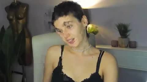 Sarah online show from October 2025 01:45:01 PM