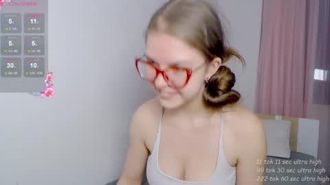 Snapshot of sarah_hs chatting on April 2026 05:42:02 PM Sarah online show from April 2026 05:42:02 PM