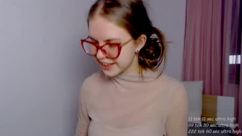 Snapshot of sarah_hs chatting on April 2026 05:11:01 PM Sarah online show from April 2026 05:11:01 PM