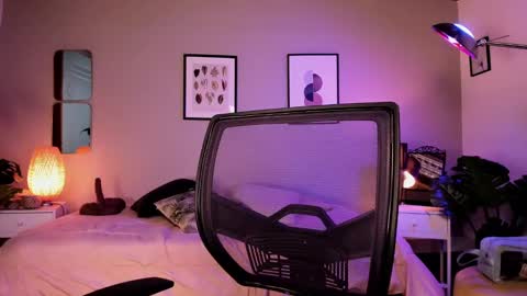   online show from December 2024 02:23:01 AM