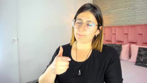 Sarah Deyvis online show from September 2025 06:43:02 PM