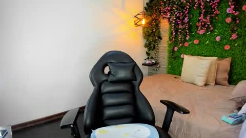 Sarah Deyvis online show from December 2025 11:13:01 PM