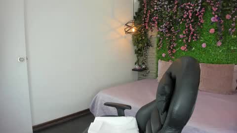 Sarah Deyvis online show from February 2026 02:17:02 PM