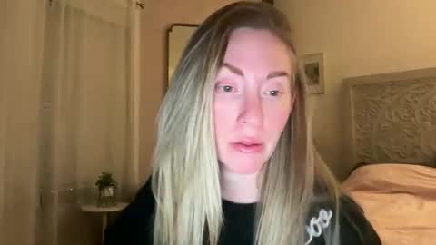 Snapshot of sarahgiroux86 chatting on April 2026 04:30:02 AM Sarah online show from April 2026 04:30:02 AM