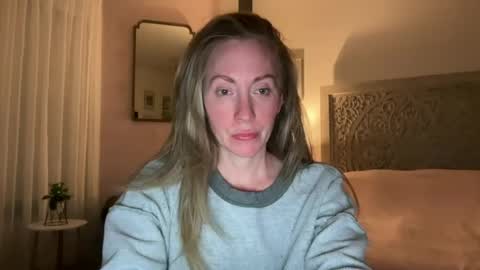 Snapshot of sarahgiroux86 chatting on June 2026 06:59:01 AM Sarah online show from June 2026 06:59:01 AM