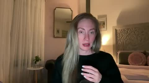 Snapshot of sarahgiroux86 chatting on June 2026 03:47:02 AM Sarah online show from June 2026 03:47:02 AM