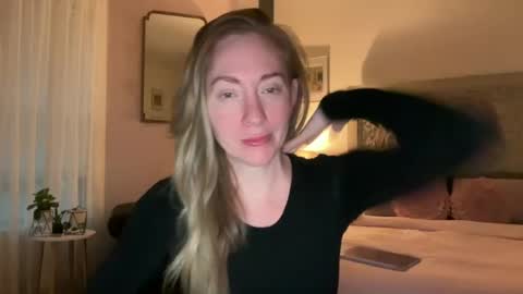 Snapshot of sarahgiroux86 chatting on June 2026 02:49:01 AM Sarah online show from June 2026 02:49:01 AM