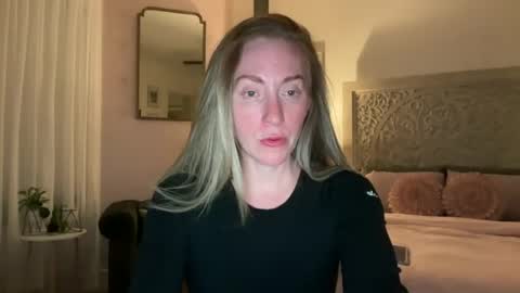 Snapshot of sarahgiroux86 chatting on June 2026 05:30:02 AM Sarah online show from June 2026 05:30:02 AM