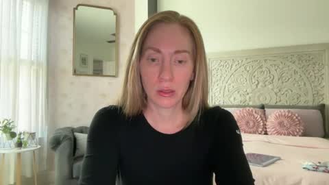 Snapshot of sarahgiroux86 chatting on June 2026 05:36:01 PM Sarah online show from June 2026 05:36:01 PM