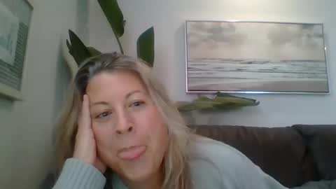 sarahlampo online show from February 2026 09:45:01 PM