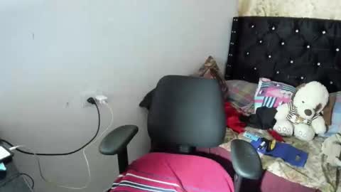 Snapshot of sarahlovexxv chatting on October 2025 06:13:02 AM Sarah online show from October 2025 06:13:02 AM