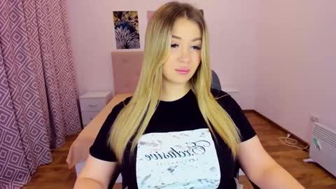 Sarah online show from December 2024 01:43:02 PM