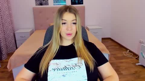 Sarah online show from December 2024 04:49:01 PM