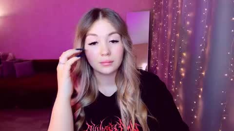 Sarah online show from March 2025 06:44:02 PM