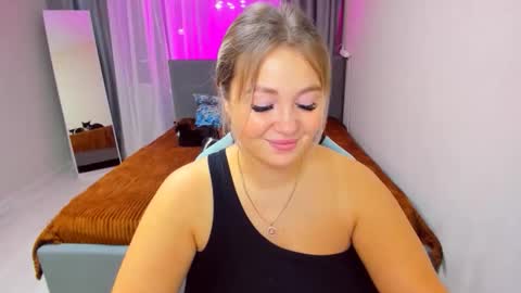 Sarah online show from November 2025 03:11:01 PM