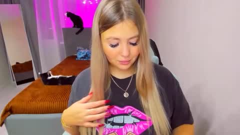 Sarah online show from November 2025 02:28:01 PM