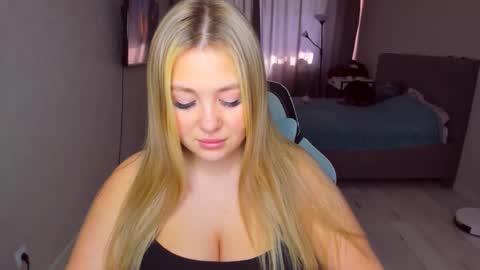 Snapshot of sarahmils chatting on May 2026 11:59:02 AM Sarah online show from May 2026 11:59:02 AM