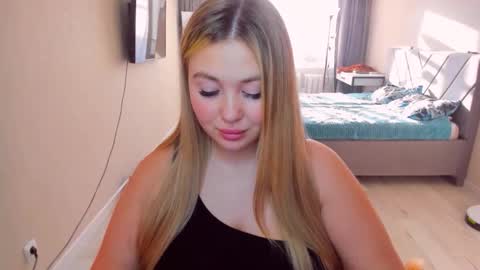 Snapshot of sarahmils chatting on May 2026 02:45:01 PM Sarah online show from May 2026 02:45:01 PM