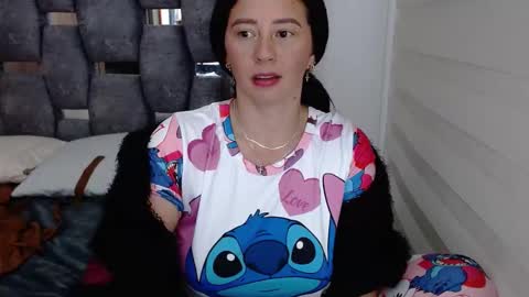 Snapshot of sarahott_1 chatting on December 2024 02:59:01 PM Lia online show from December 2024 02:59:01 PM