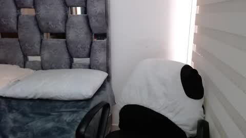 Snapshot of sarahott_1 chatting on December 2024 06:33:01 PM Lia online show from December 2024 06:33:01 PM