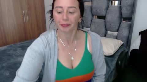 Snapshot of sarahott_1 chatting on December 2024 09:13:01 PM Lia online show from December 2024 09:13:01 PM