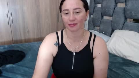 Snapshot of sarahott_1 chatting on December 2024 06:59:01 PM Lia online show from December 2024 06:59:01 PM