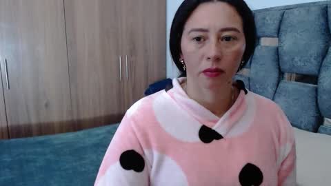 Snapshot of sarahott_1 chatting on December 2024 12:16:01 PM Lia online show from December 2024 12:16:01 PM