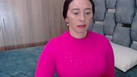 Snapshot of sarahott_1 chatting on December 2024 04:21:01 PM Lia online show from December 2024 04:21:01 PM