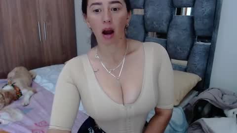 Snapshot of sarahott_1 chatting on January 2025 02:35:02 PM Lia online show from January 2025 02:35:02 PM