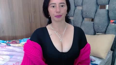 Snapshot of sarahott_1 chatting on January 2025 09:30:01 PM Lia online show from January 2025 09:30:01 PM