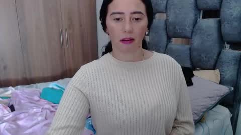 Snapshot of sarahott_1 chatting on January 2025 10:35:02 PM Lia online show from January 2025 10:35:02 PM